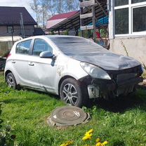 Hyundai i20 1.4 MT, 2010, битый, 370 400 км, с пробегом, цена 250 000 руб.