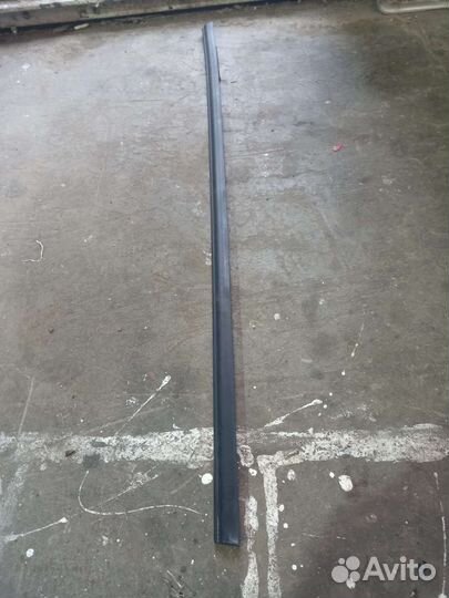 Молдинг стекла Audi a4 b6