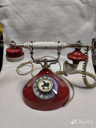 Старинный телефон