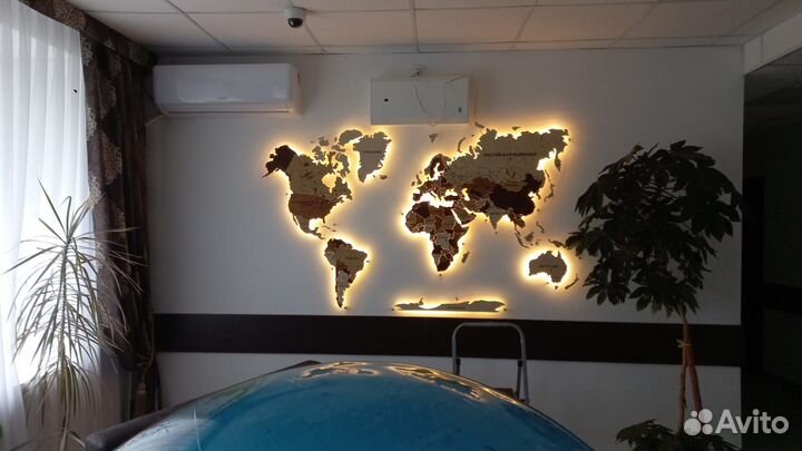 Карта мира из дерева настенная