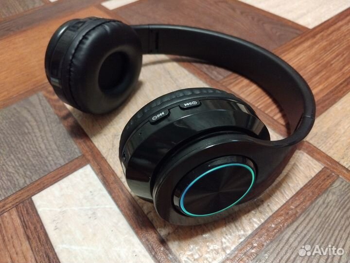 Беспроводные наушники с микрофоном