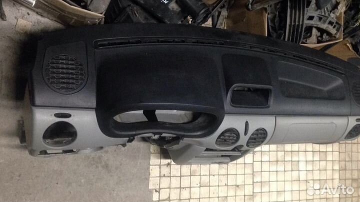 Панель. Торпеда. Рено Кангу. 2005 год