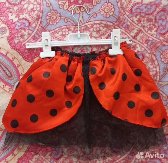 Ушки зайца, крылья ангела, юбка б.-коробки, шляпа