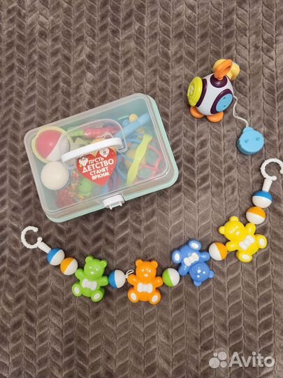 Развивающие игрушки для малышей пакетом