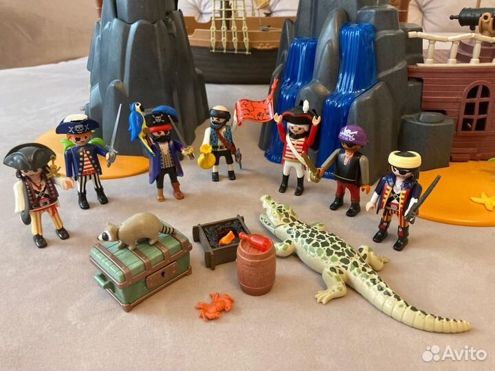 Playmobil Пиратский остров с большим кораблем