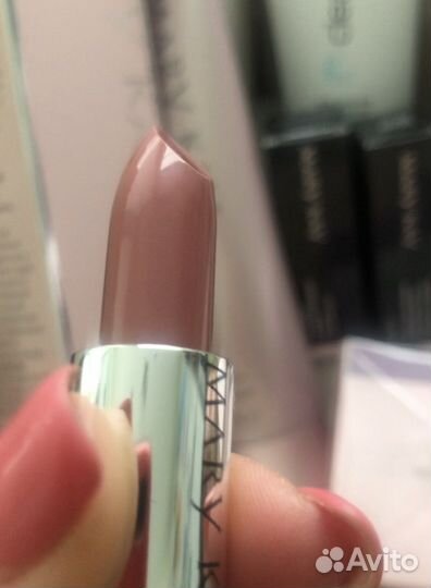 Помада Мери Кей