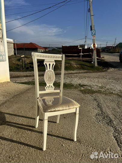 Столы и стулья