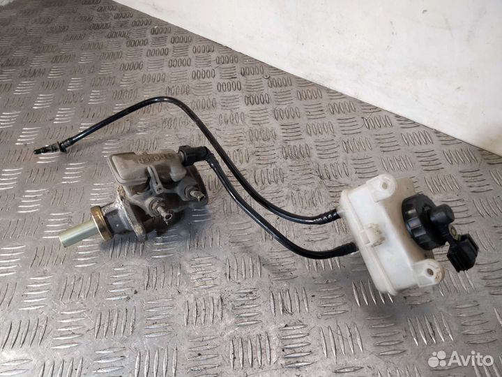 Главный тормозной цилиндр с бачком Focus 1