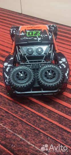 Машина на радиоуправлении джип