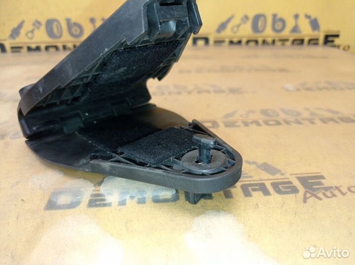 Кронштейн знака аварийной остановк Passat B5 Седан