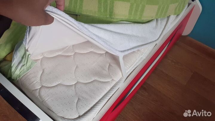 Детская кровать машина с матрасом