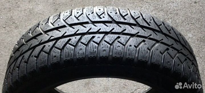 Bridgestone Ice Cruiser 7000 215/60 R17