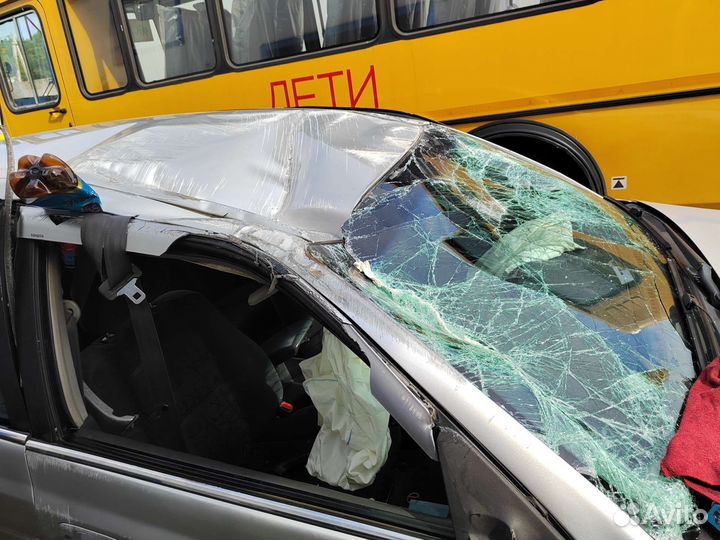 Toyota Carina 1.6 AT, 2001, битый, 350 000 км