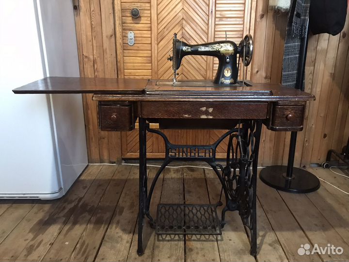 Швейная машинка Зингер ножная на станине