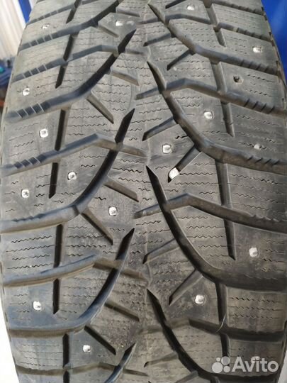 Bridgestone Blizzak Spike-02 235/60 R17 106T