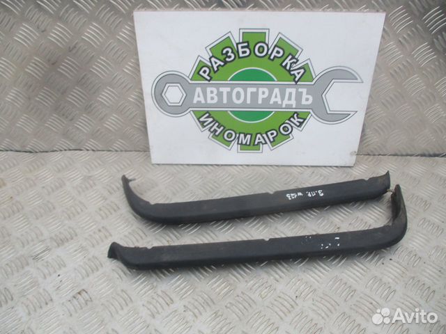 Молдинги задних фонарей Mercedes W123 (1982)