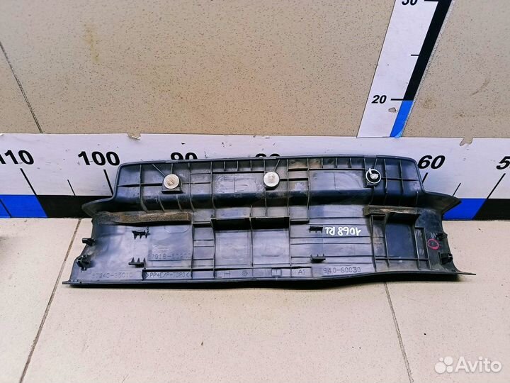 Накладка порога (внутренняя) Land Cruiser (150) -P