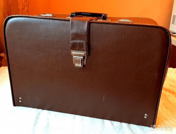 Швейная электро машинка Подольск-142