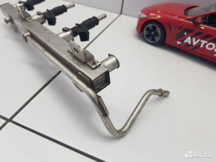 Рейка топливная (рампа) с форсунками (BMW 3)