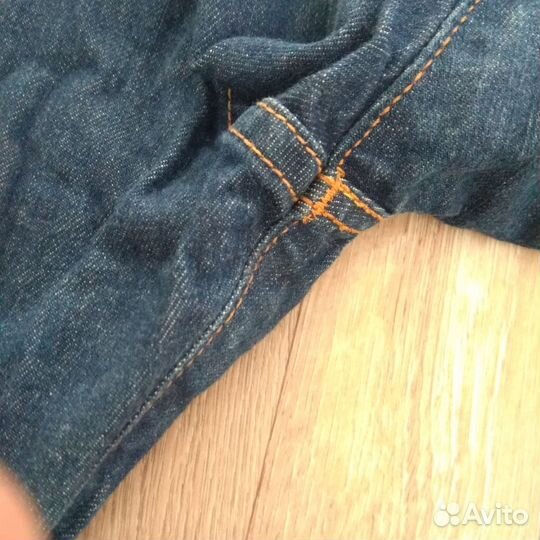 Джинсы Levi's 520