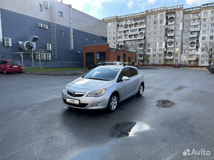 Opel Astra 1.6 МТ, 2011, 110 000 км