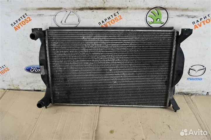 Радиатор охдаждения Audi A4 B7 2008