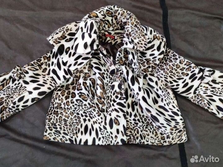 Пальто на девочку 10-12 лет