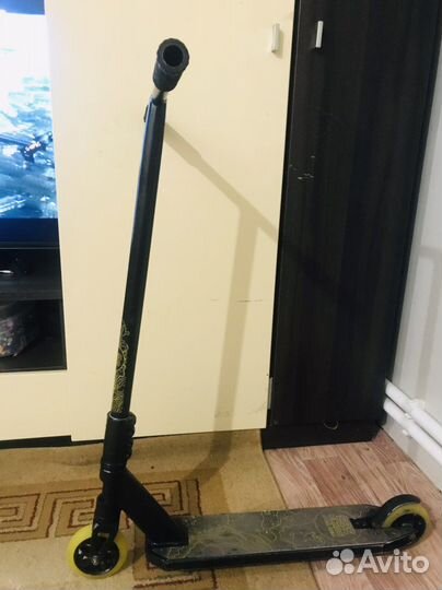 Трюковой самокат tech team duker 303