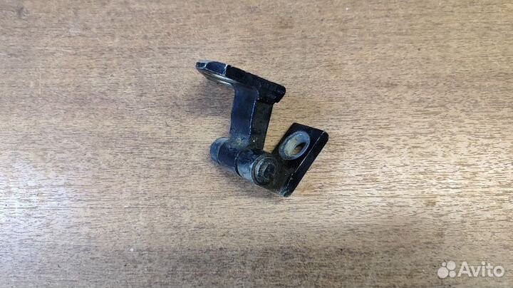 Петля двери задней левой верхняя VW Passat B7