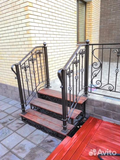 Уличные перила