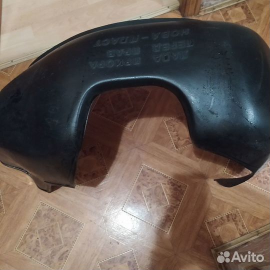 Подкрылка на правое переднее колесо на Приору