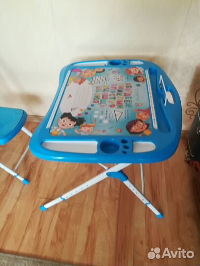 Письменный стол со стулом. Парта растущая