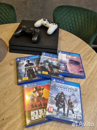 Продам Sony playstation 4 pro с 2 геймпадами