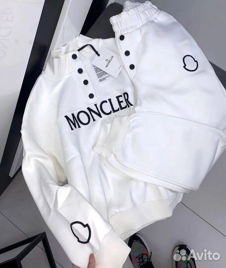 Спортивный костюм женский