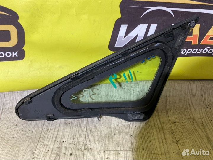 Стекло двери правое Honda Civic 4D 2005-2011