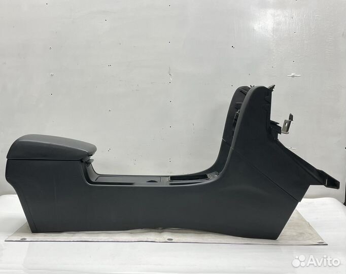 Подлокотник/Центральная консоль Mazda 3 BK