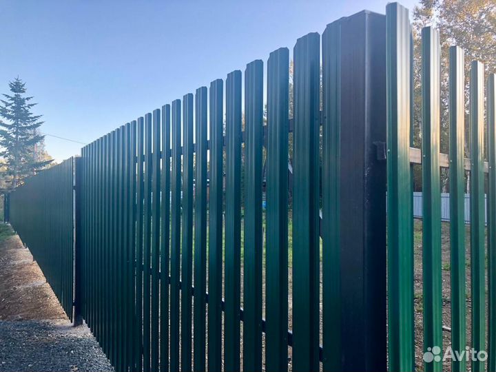 Забор евроштакетник прямоугольный зеленый