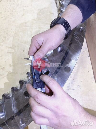 Опорно-поворотный круг ZX70 4437132