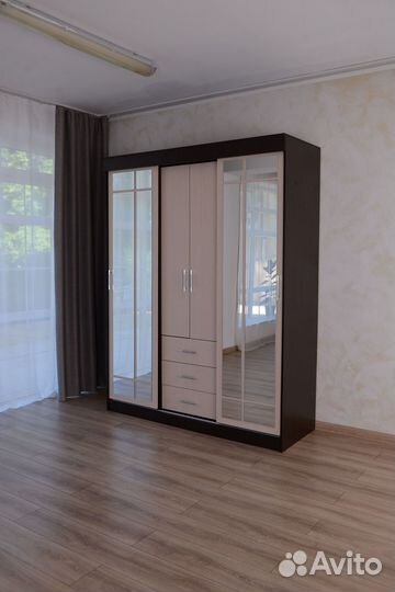 Шкаф распашной бежевый