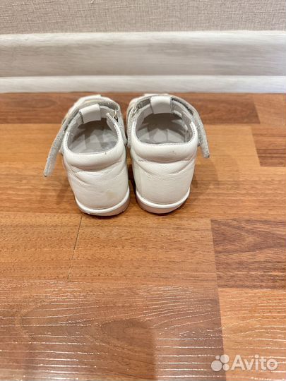 Босоножки и сандалии для девочки