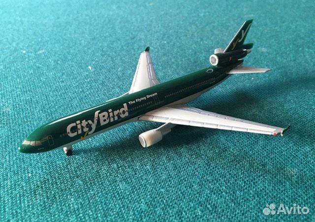 Модель самолета McDonnall Douglas MD-11