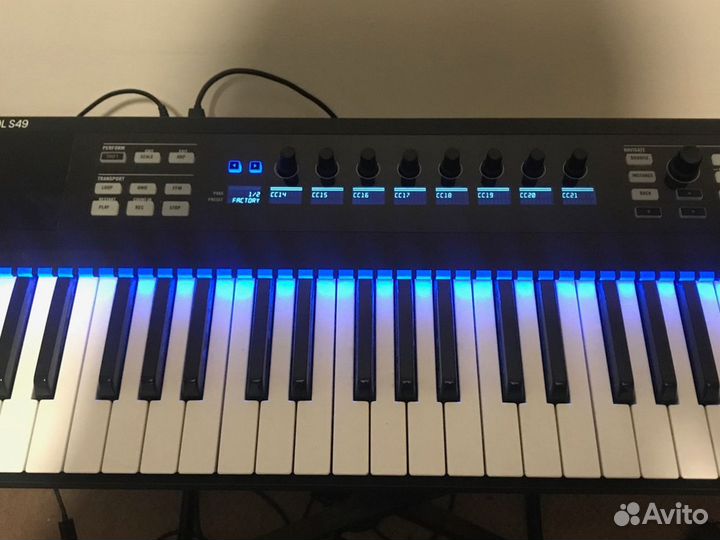 Native Instruments Komplete Kontrol S49 (Код A546)