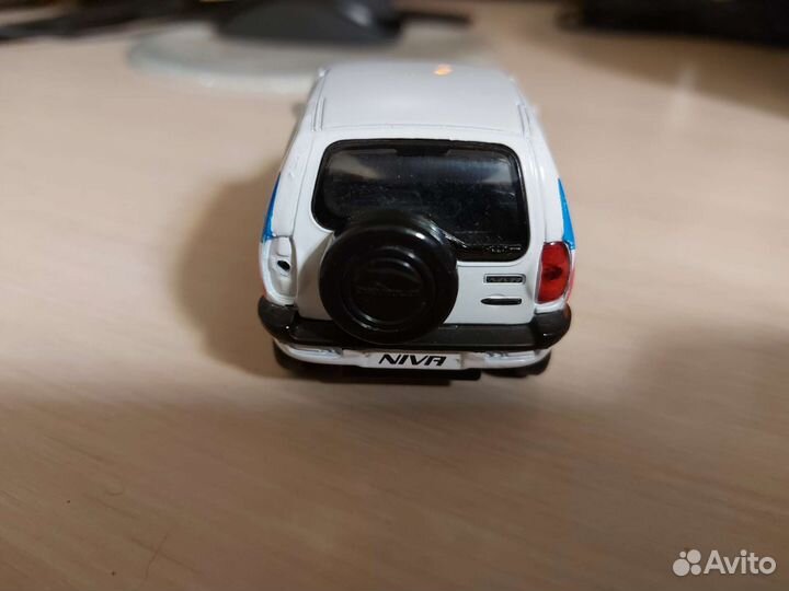 Модель Welly Chevrolet Niva 1:34-1:39