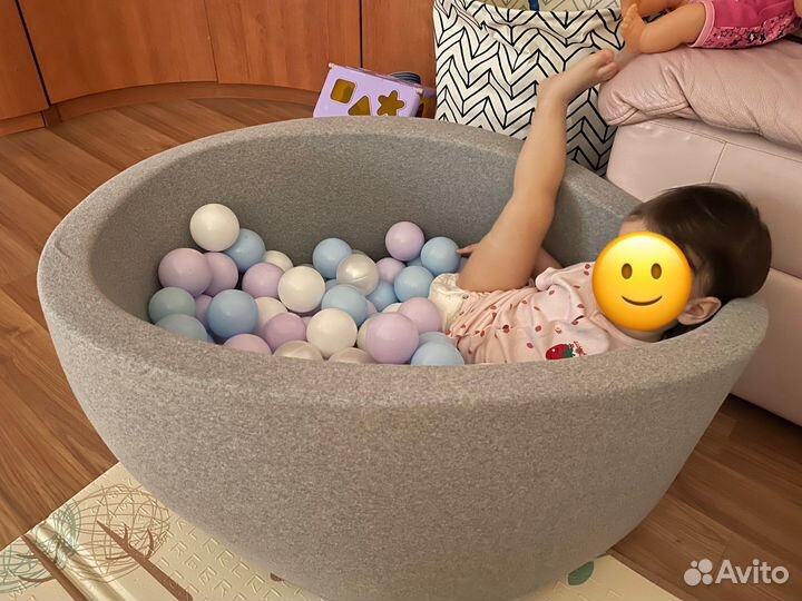 Сухой бассейн с шариками