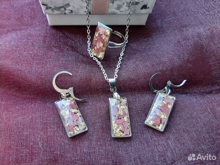 Украшение из эпоксидной смолы