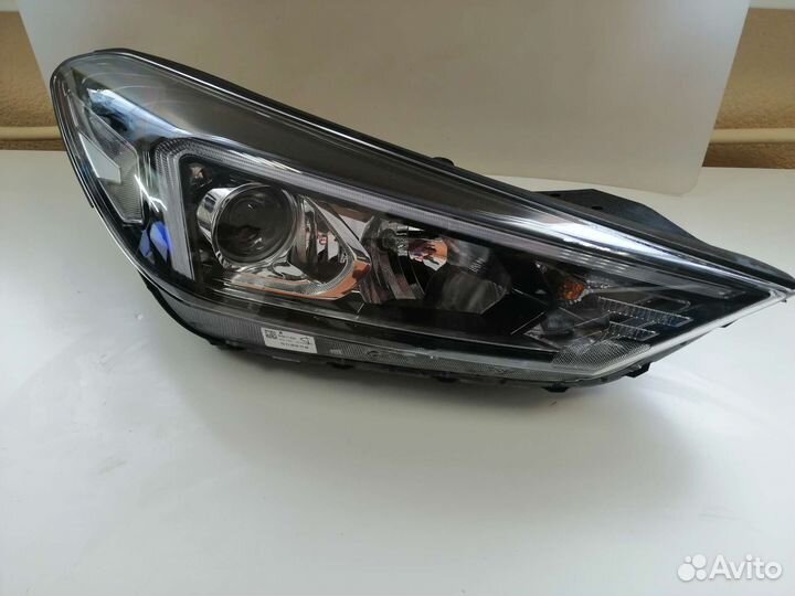 Фара правая галогеновая Hyundai Tucson 3