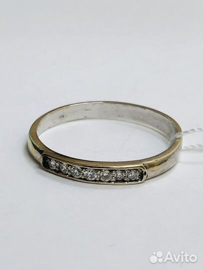 Золотое кольцо с бриллиантом