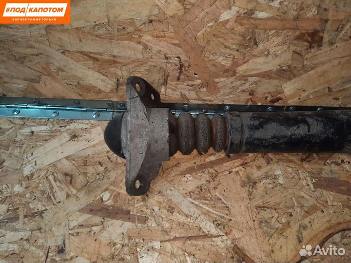 Стойка амортизатора задняя Volkswagen Golf 6 2011