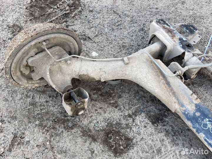 Задняя балка ауди 80 б4