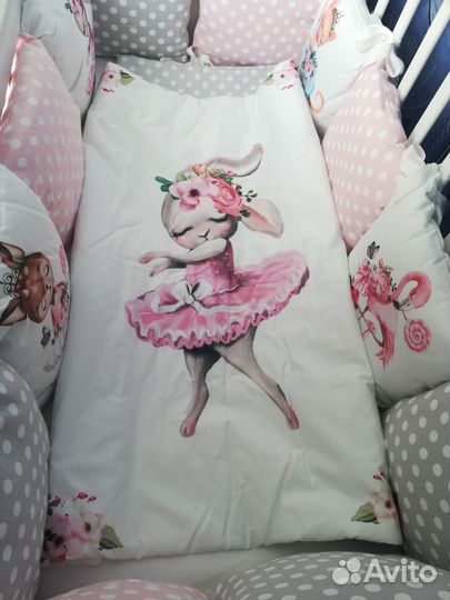 Детская кроватка с маятником и ящиком